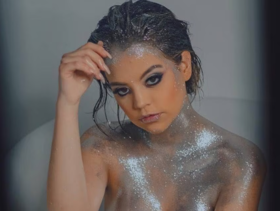 La cantante Cuencana Michelle Cordero es artista invitada al concierto de Gloria Trevi en Ecuador.