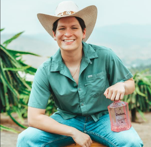 Licor de pitahaya ecuatoriano conquista el mundo con 13 medallas internacionales