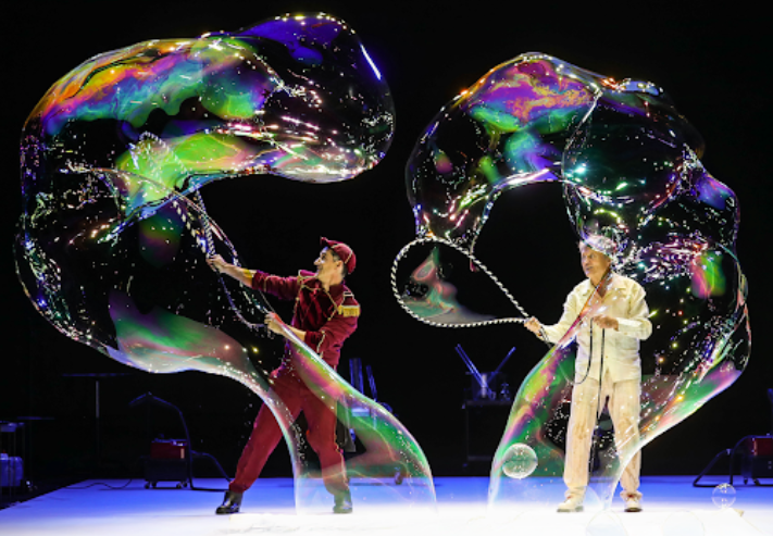 EL ESPECTÁCULO DE BURBUJAS “BULLE A BULLE” LLEGA DESDE ESPAÑA AL TEATRO SÁNCHEZ AGUILAR