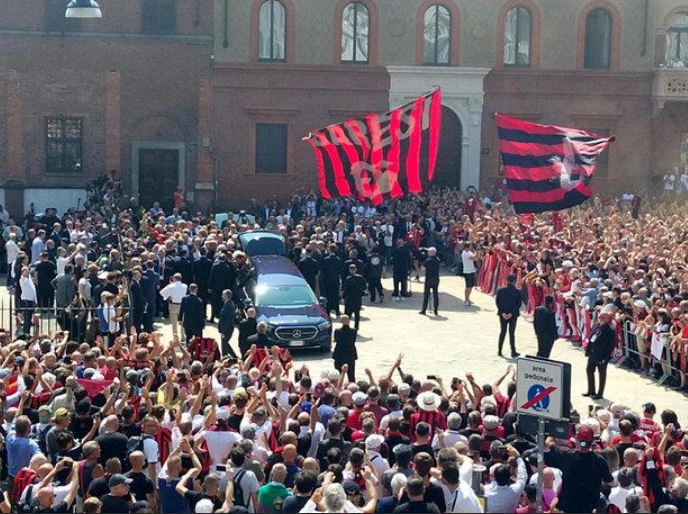 Italia: el emotivo adiós a Franco Baresi, en un funeral multitudinario en Milán