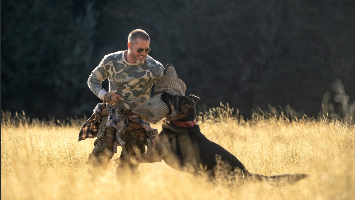 BRAD PITT Y SU PERRO DE COMBATE ENFRENTAN SU MAYOR DESAFÍO EN “EL CORAZÓN DE LA BESTIA