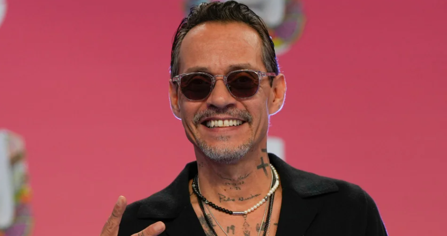Marc Anthony muestra su lado más tierno como padre paseando a su pequeña hija Myla