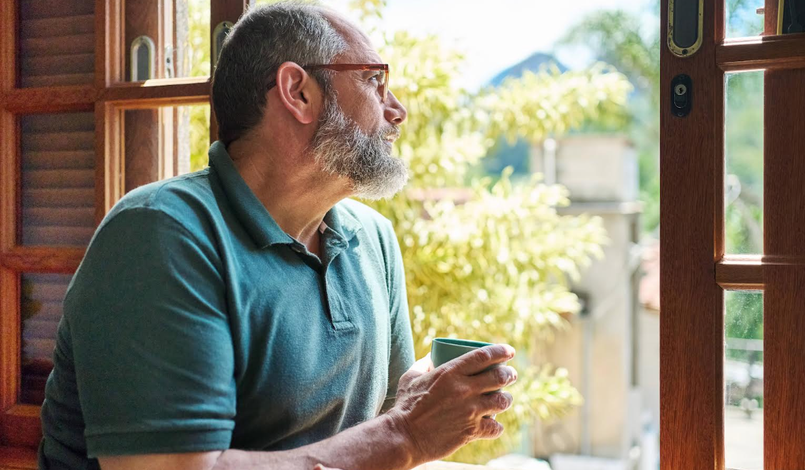 Cáncer de mama masculino: El riesgo aumenta con la edad, explica experta de Mayo Clinic